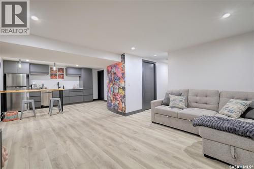 2725 Preston Avenue S, Saskatoon, SK - Indoor Photo Showing Living Room