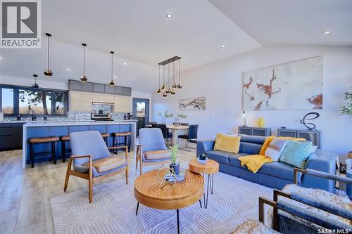 2725 Preston Avenue S, Saskatoon, SK - Indoor Photo Showing Living Room