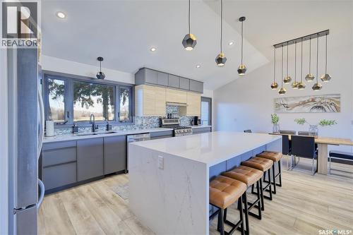 2725 Preston Avenue S, Saskatoon, SK - Indoor Photo Showing Kitchen With Upgraded Kitchen