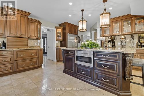 Kitchen - 1629 Pelham Street N, Pelham (Fonthill), ON - Indoor Photo Showing Kitchen With Upgraded Kitchen