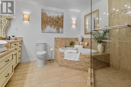 Primary Ensuite Soaker Tub - 1629 Pelham Street N, Pelham (Fonthill), ON - Indoor Photo Showing Bathroom