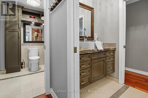 Ensuite Privilages - 1629 Pelham Street N, Pelham (Fonthill), ON - Indoor Photo Showing Bathroom