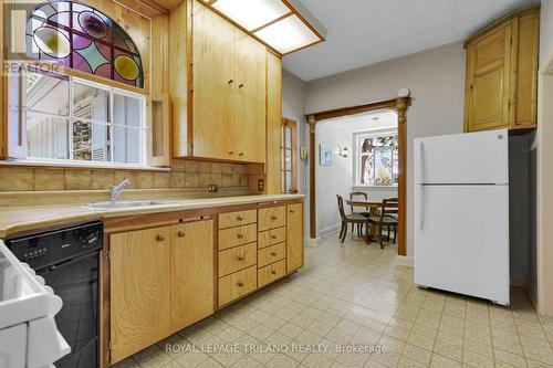 249 Halls Mill Road, London South (South B), ON - Indoor Photo Showing Kitchen