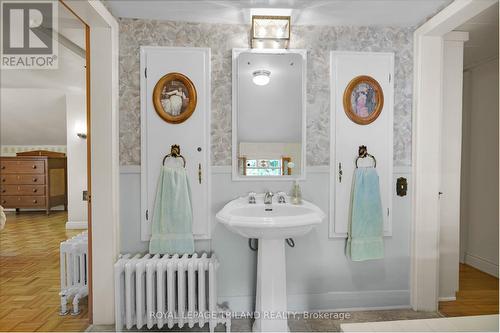 249 Halls Mill Road, London South (South B), ON - Indoor Photo Showing Bathroom