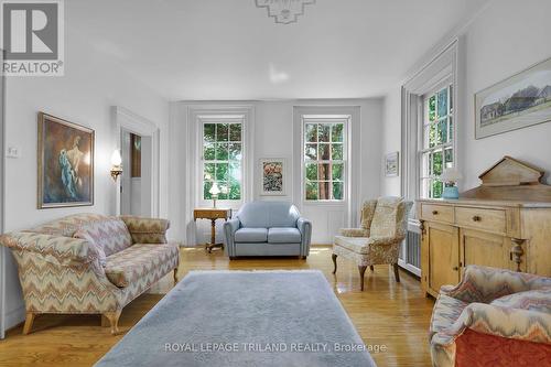 249 Halls Mill Road, London South (South B), ON - Indoor Photo Showing Living Room