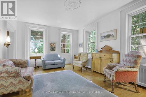 249 Halls Mill Road, London South (South B), ON - Indoor Photo Showing Living Room