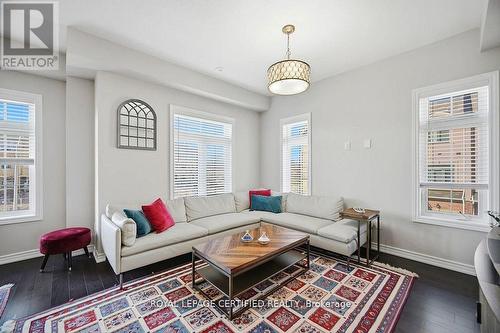75 Borers Creek Circle, Hamilton, ON - Indoor Photo Showing Living Room