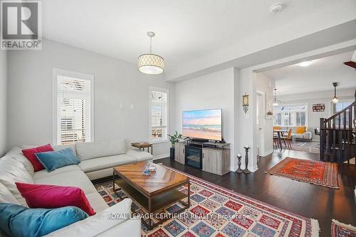 75 Borers Creek Circle, Hamilton, ON - Indoor Photo Showing Living Room