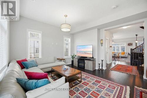 75 Borers Creek Circle, Hamilton, ON - Indoor Photo Showing Living Room