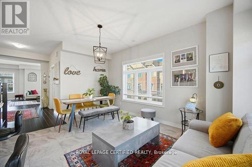 75 Borers Creek Circle, Hamilton, ON - Indoor Photo Showing Living Room