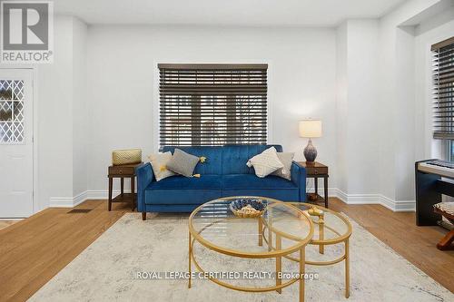 75 Borers Creek Circle, Hamilton, ON - Indoor Photo Showing Living Room