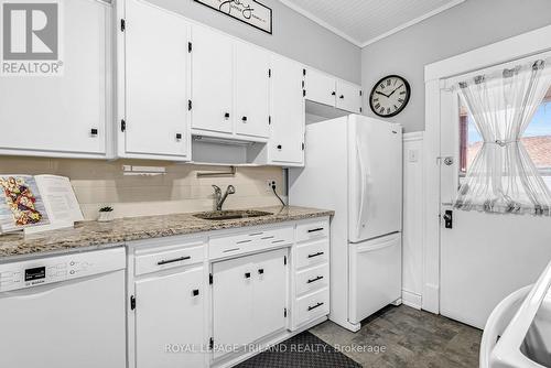 75 Chester Street, St. Thomas, ON - Indoor Photo Showing Kitchen
