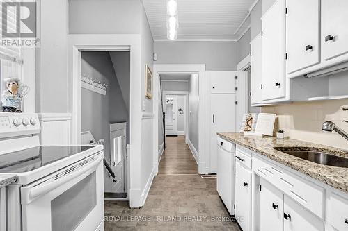 75 Chester Street, St. Thomas, ON - Indoor Photo Showing Kitchen