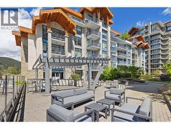 403 2780 VALLEY CENTRE AVENUE  North Vancouver, BC V7J 0C4