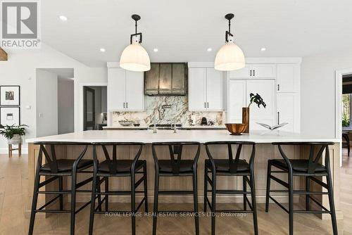 6472 Mcniven Court, Burlington, ON - Indoor