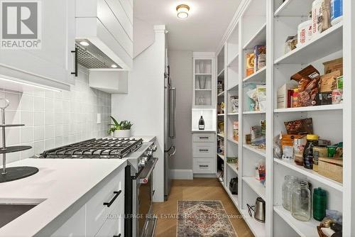 6472 Mcniven Court, Burlington, ON - Indoor Photo Showing Kitchen