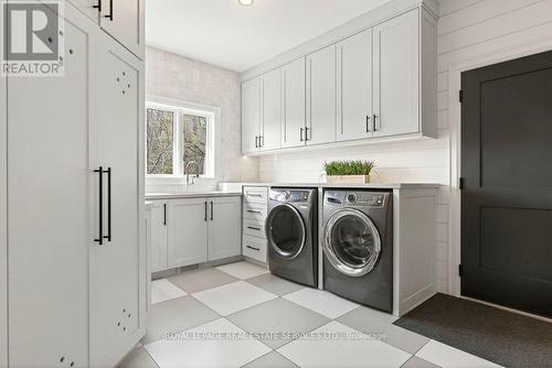 6472 Mcniven Court, Burlington, ON - Indoor Photo Showing Laundry Room