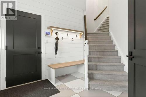 6472 Mcniven Court, Burlington, ON - Indoor