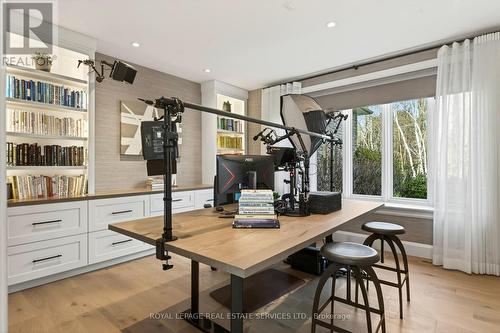 6472 Mcniven Court, Burlington, ON - Indoor Photo Showing Gym Room