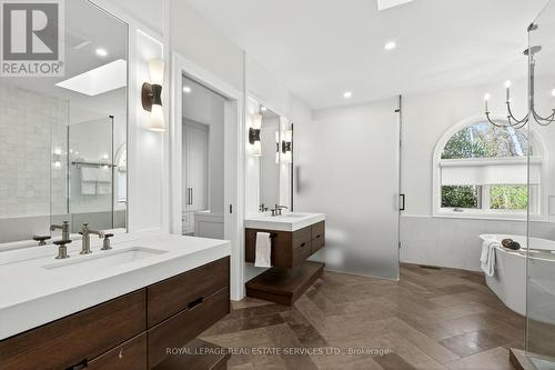 6472 Mcniven Court, Burlington, ON - Indoor Photo Showing Bathroom