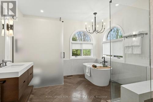 6472 Mcniven Court, Burlington, ON - Indoor Photo Showing Bathroom