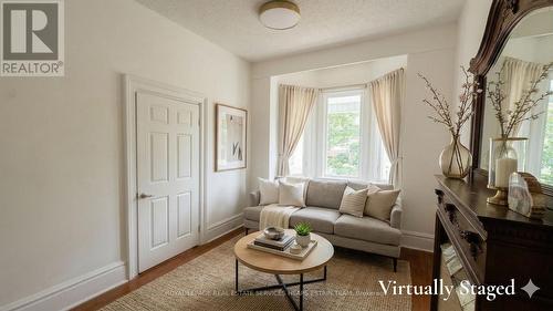 11 Foxley Street, Toronto, ON - Indoor Photo Showing Living Room