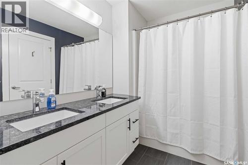711 Meadows Boulevard, Saskatoon, SK - Indoor Photo Showing Bathroom