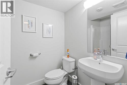 711 Meadows Boulevard, Saskatoon, SK - Indoor Photo Showing Bathroom