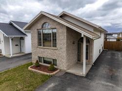715 Porcupine Blvd Thunder Bay, ON P7C 6A7