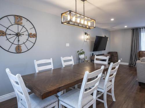 427 Frontenac Bay, Thunder Bay, ON - Indoor Photo Showing Dining Room