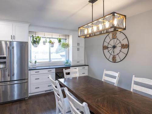 427 Frontenac Bay, Thunder Bay, ON - Indoor Photo Showing Dining Room