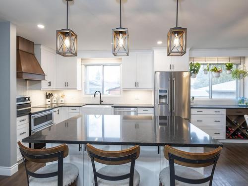427 Frontenac Bay, Thunder Bay, ON - Indoor Photo Showing Kitchen With Upgraded Kitchen
