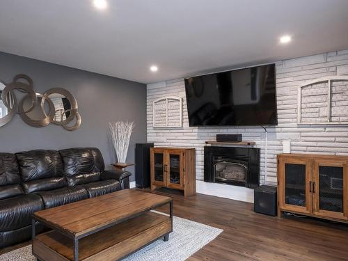 427 Frontenac Bay, Thunder Bay, ON - Indoor Photo Showing Living Room With Fireplace