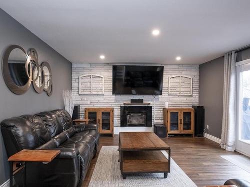 427 Frontenac Bay, Thunder Bay, ON - Indoor Photo Showing Living Room With Fireplace