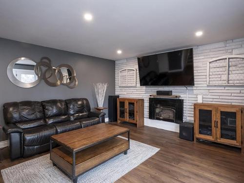427 Frontenac Bay, Thunder Bay, ON - Indoor Photo Showing Living Room With Fireplace