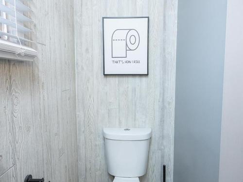 427 Frontenac Bay, Thunder Bay, ON - Indoor Photo Showing Bathroom