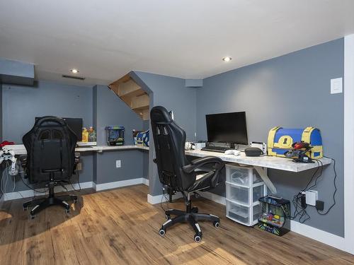 427 Frontenac Bay, Thunder Bay, ON - Indoor Photo Showing Office