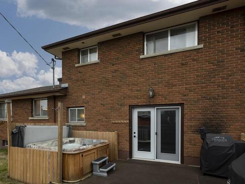 427 Frontenac Bay, Thunder Bay, ON - Outdoor With Exterior