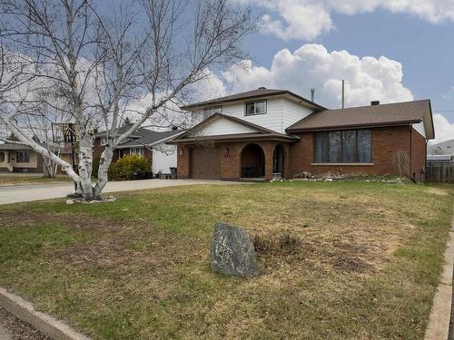 427 Frontenac Bay, Thunder Bay, ON - Outdoor With Facade