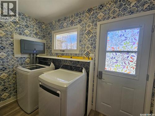 421 3Rd Street E, Shaunavon, SK - Indoor Photo Showing Laundry Room