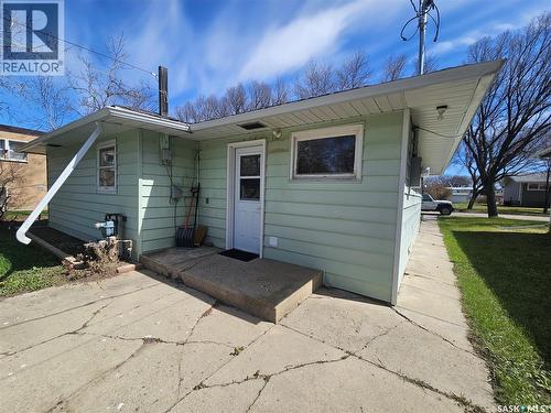 421 3Rd Street E, Shaunavon, SK - Outdoor With Exterior