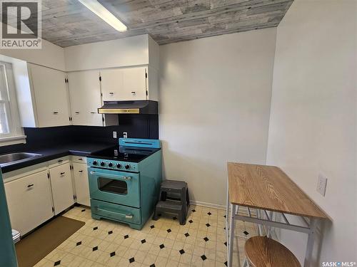 421 3Rd Street E, Shaunavon, SK - Indoor Photo Showing Kitchen