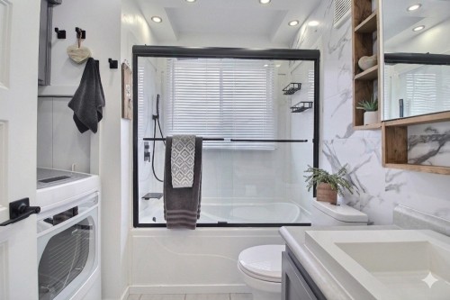 Salle de bains - 641  - 645 Rue Du Rivage, Val-D'Or, QC - Indoor Photo Showing Laundry Room