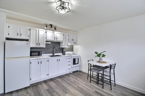Vue d'ensemble - 641  - 645 Rue Du Rivage, Val-D'Or, QC - Indoor Photo Showing Kitchen