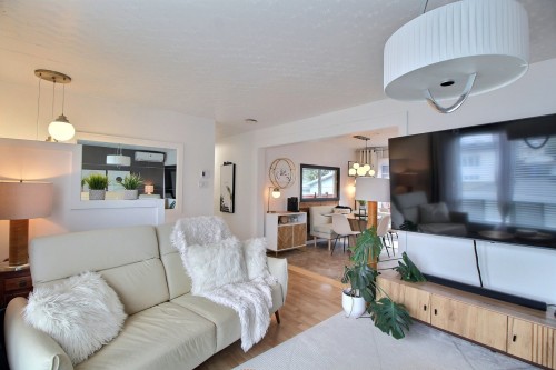 Vue d'ensemble - 641  - 645 Rue Du Rivage, Val-D'Or, QC - Indoor Photo Showing Living Room