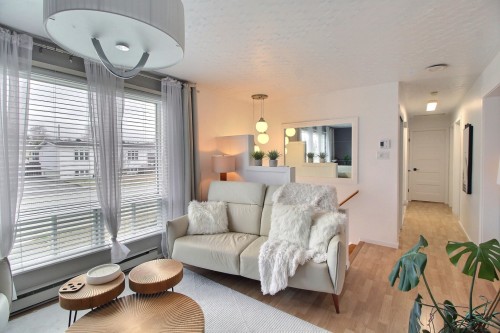 Vue d'ensemble - 641  - 645 Rue Du Rivage, Val-D'Or, QC - Indoor Photo Showing Living Room
