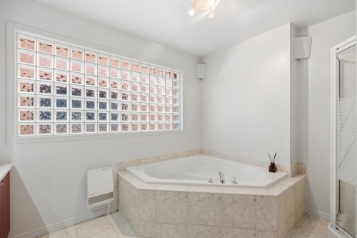 Salle de bains - 179 Av. Dresden, Mont-Royal, QC - Indoor Photo Showing Bathroom