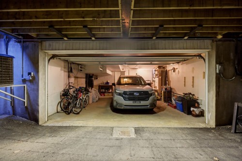Garage - 179 Av. Dresden, Mont-Royal, QC - Indoor Photo Showing Garage