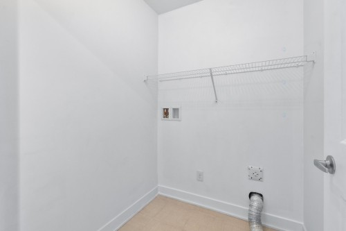 Salle de lavage - 671 Rue De Pompadour, Mascouche, QC - Indoor