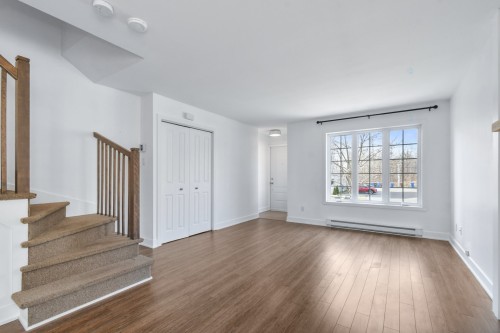 Salon - 671 Rue De Pompadour, Mascouche, QC - Indoor Photo Showing Other Room